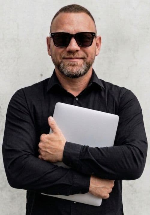 Portrait von Codaris - Experte für Webentwicklung, SEO und API-Integration